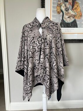 Snakeskin Black Hooded Rain Cape O/S